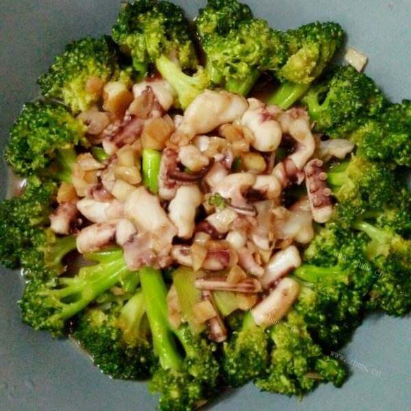 美味西兰花炒鱿鱼花