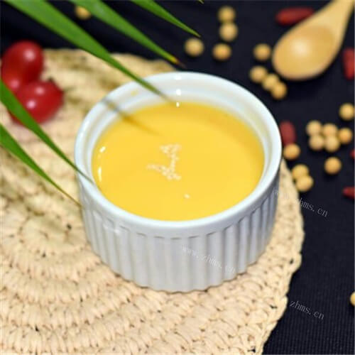 香甜的芝麻枸杞靓肤豆浆