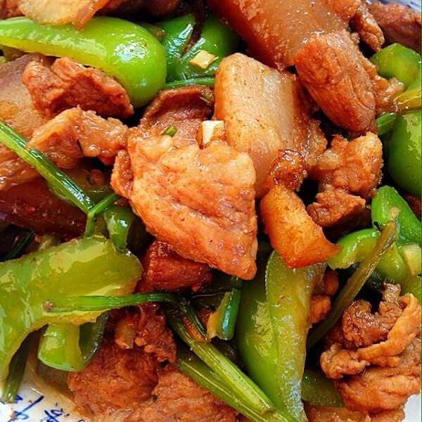 喷香的辣炒肉片油菜