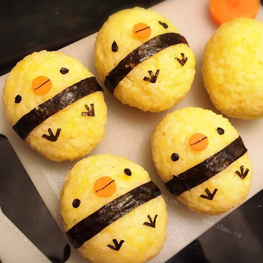 美味的鸡肉饭团