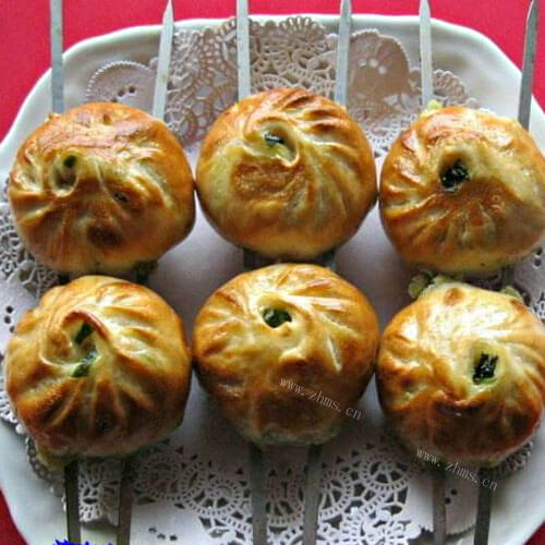 美味油渣葱花烤包子