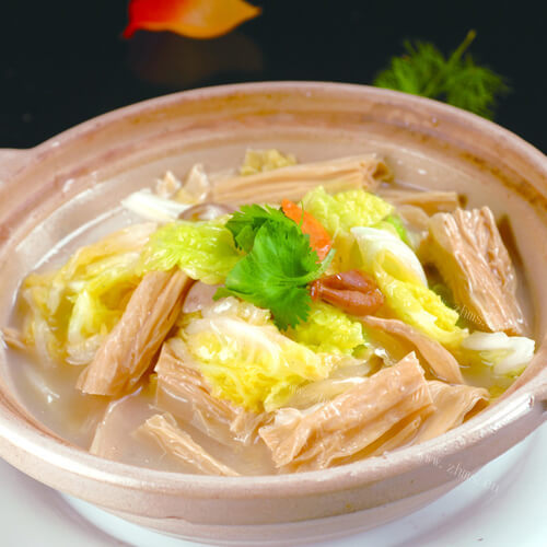 美味的土豆茄子白菜煲