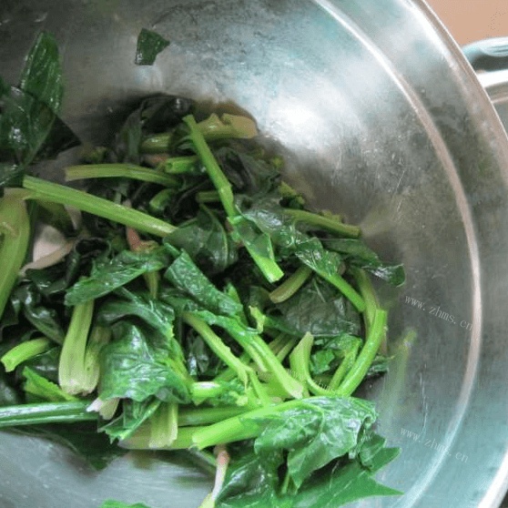 菠菜猪肝汤做法图解9)