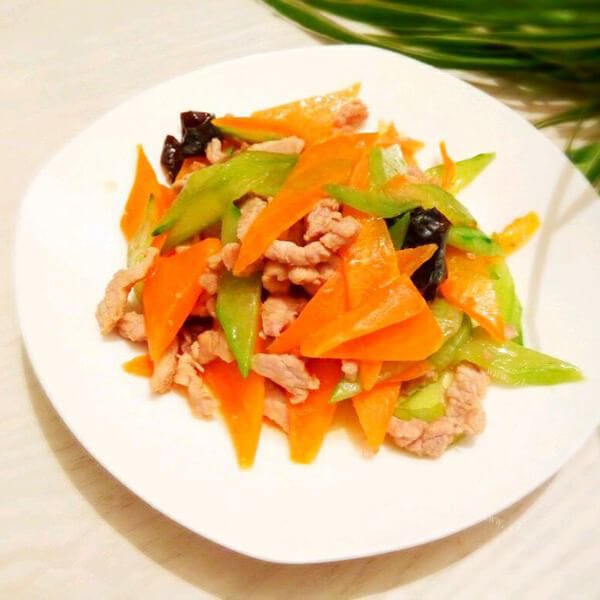 家常胡萝卜马蹄炒肉