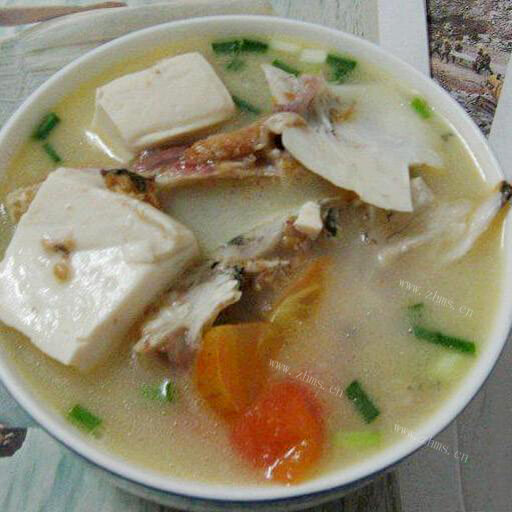 家常鱼头西红柿豆腐汤