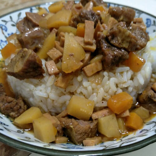 咖喱土豆牛肉饭