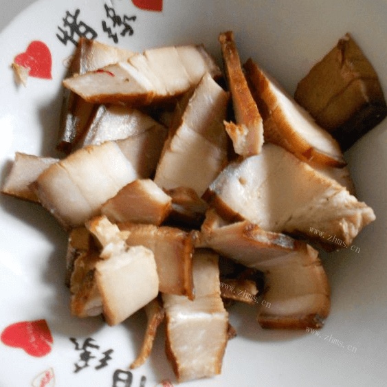 家常菜蒜苗炒肉做法图解2)