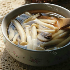 好喝的鲈鱼菌菇汤