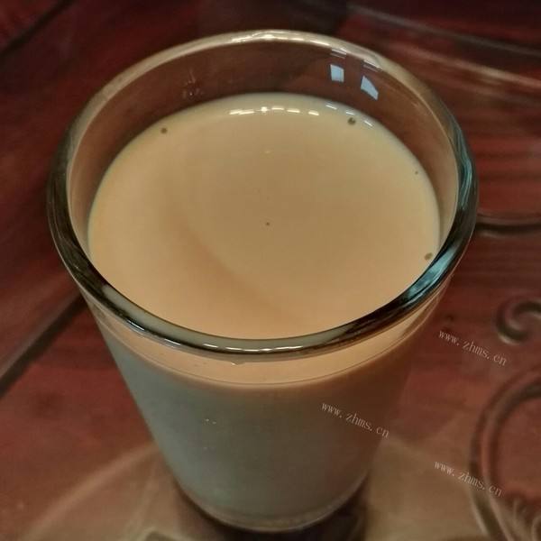 香甜可口的自制丝滑奶茶