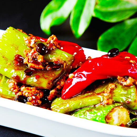 美味的豆豉辣椒蒸鸡