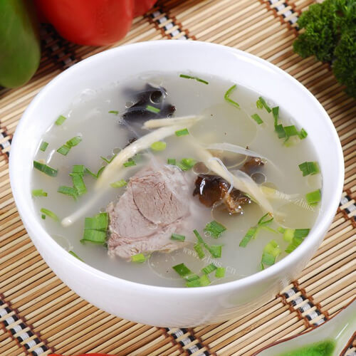 鲜美的肉羹粉丝汤