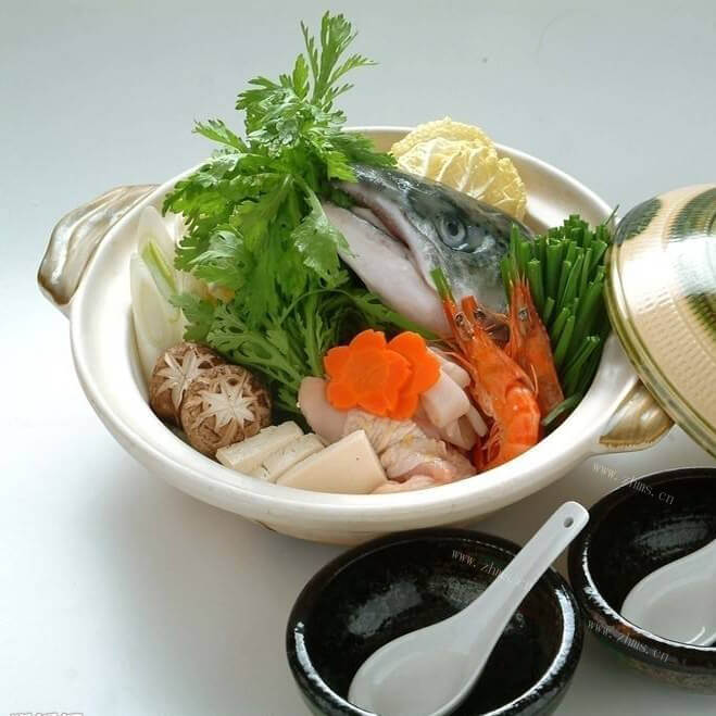 美味的三文鱼头火锅