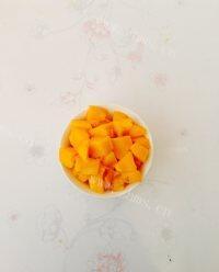 美味的芒果酥派做法图解6)