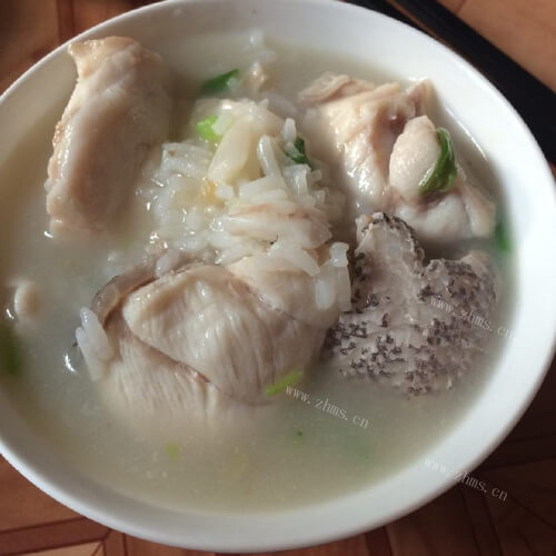 美味的板栗煲黄骨鱼粥