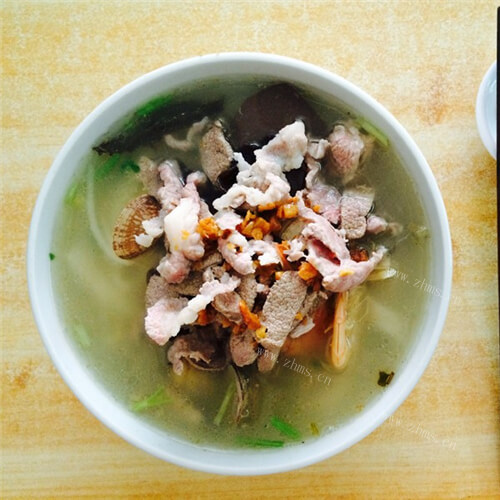 美味粿条汤饺子