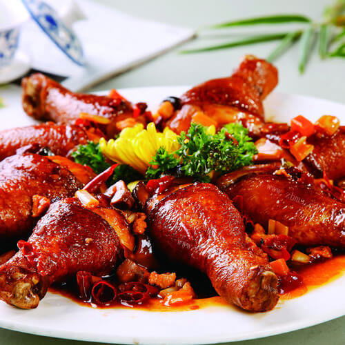 美味的胡萝卜烧鸡腿根