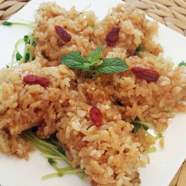 清香的鸡翅蒸糯米饭