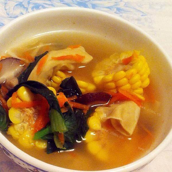 家常面结排骨汤