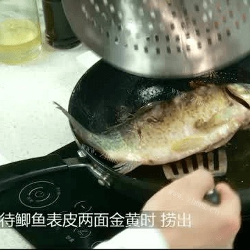美味的豆瓣鲫鱼做法图解2)