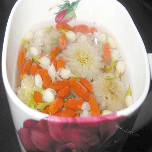 滋补佳品枸杞菊花粥