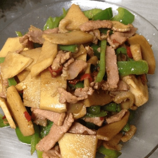 美味的咸肉炒冬笋 