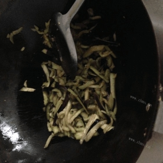 家常菜青椒茄丝做法图解5)