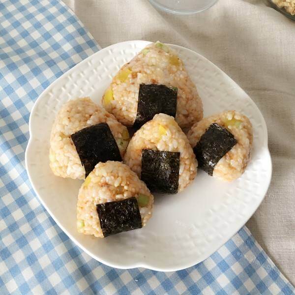 好吃的红粳米肉松饭团