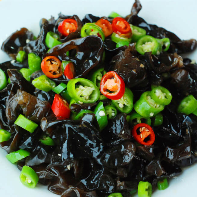 美味的黑木耳青椒丝