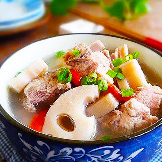美味的排骨烩莲藕