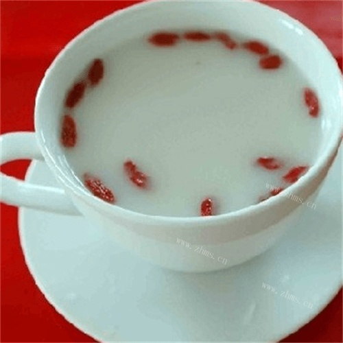 好吃的红枣枸杞子豆浆