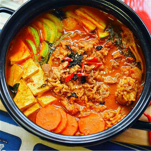 自制泡菜年糕豆腐汤