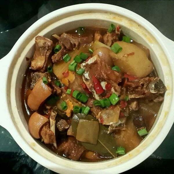 美味砂锅蛋白炖肉