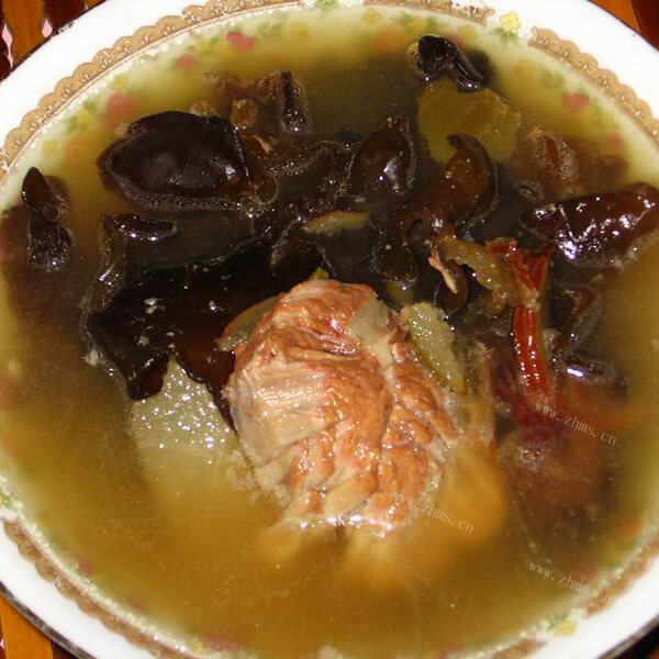 好吃的黑木耳红枣瘦肉汤