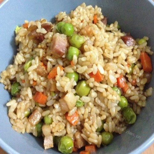 好吃的腊肉豌豆闷饭