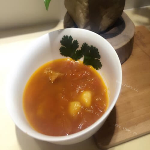 芳香四溢的番茄土豆牛腩汤