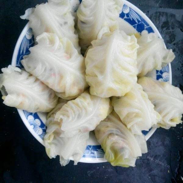 美味的番茄汁包菜肉包