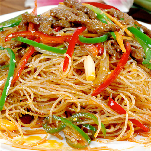 湖南特色小吃 美味辣椒炒肉盖浇米粉