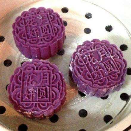 好吃的紫薯玫瑰冰皮月饼