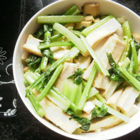 美味的芹菜炖干豆腐