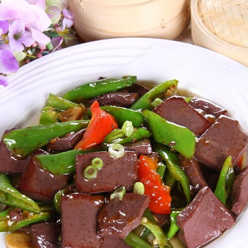 美味的青蒜炒羊血