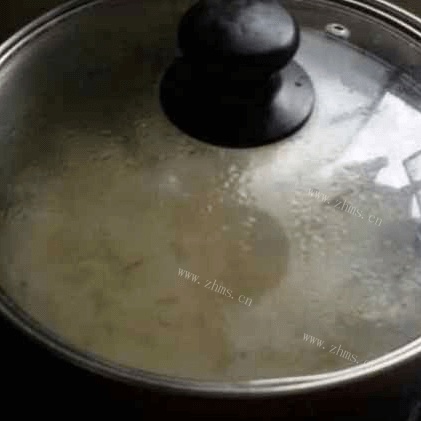美味的银耳莲子粥做法图解5)