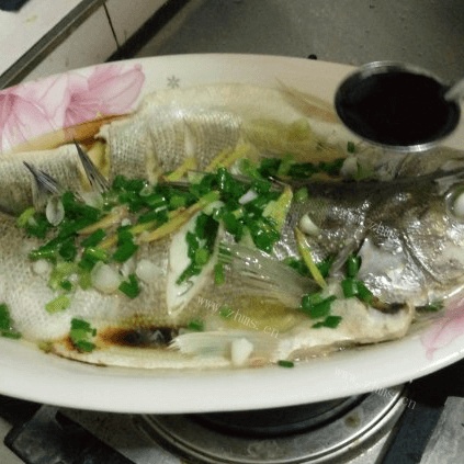 家常菜清蒸海鲈鱼