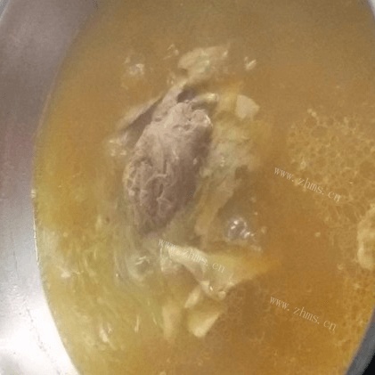美味的咖喱牛肉粉丝汤做法图解2)