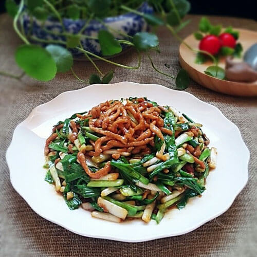 美味的里脊丝炒蒜苗