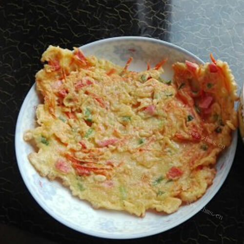 好吃的胡萝卜火腿肠饼