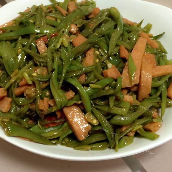 美味火腿肠焖豆角