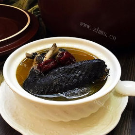 美味砂锅红枣鸡汤