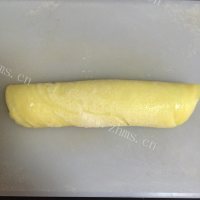 美味的豆沙鸡蛋卷做法图解7)