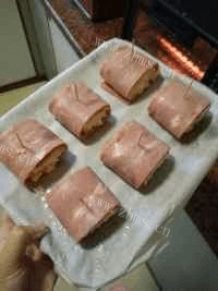 美味的鸡蛋泡菜培根饭团做法图解5)