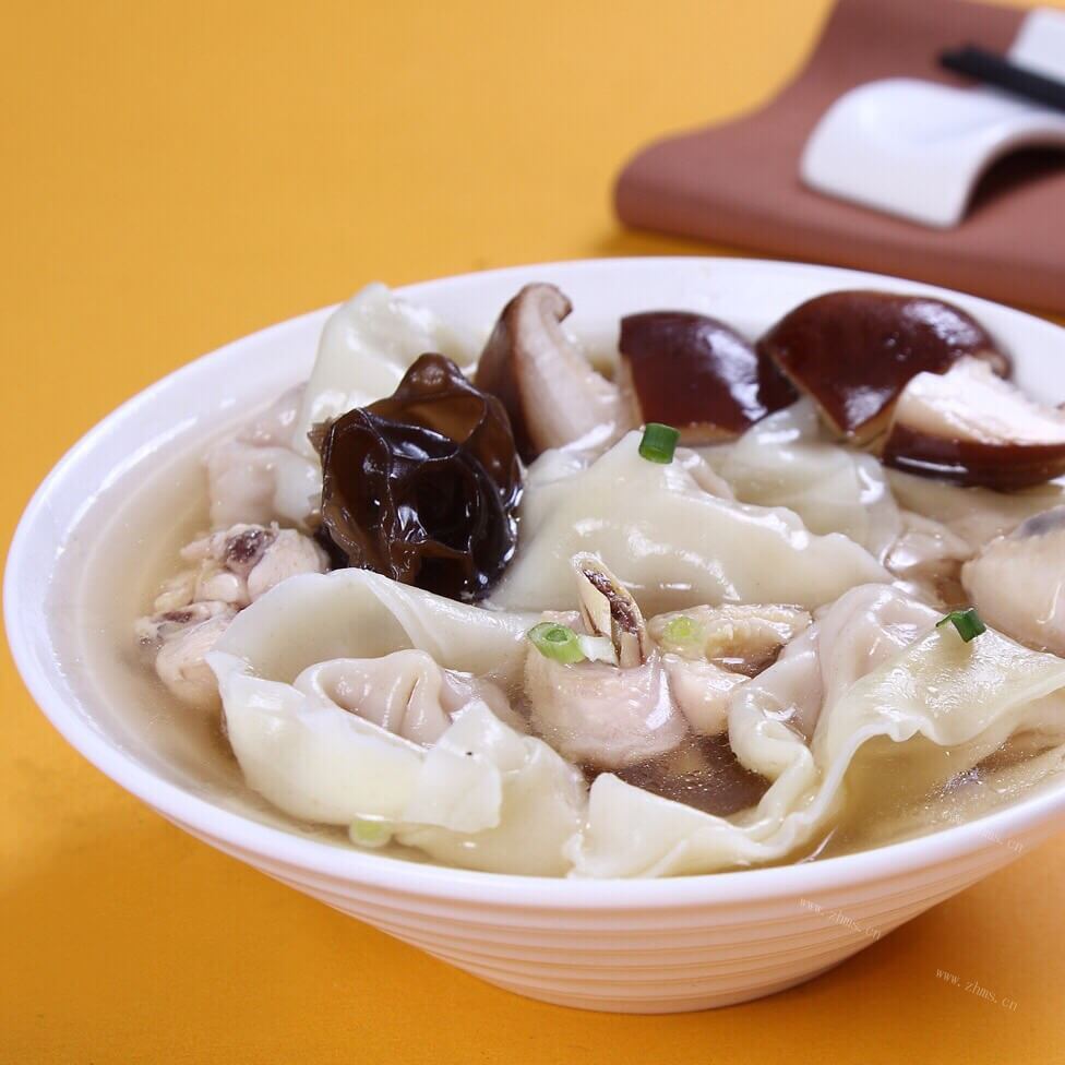 美味粿条汤饺子